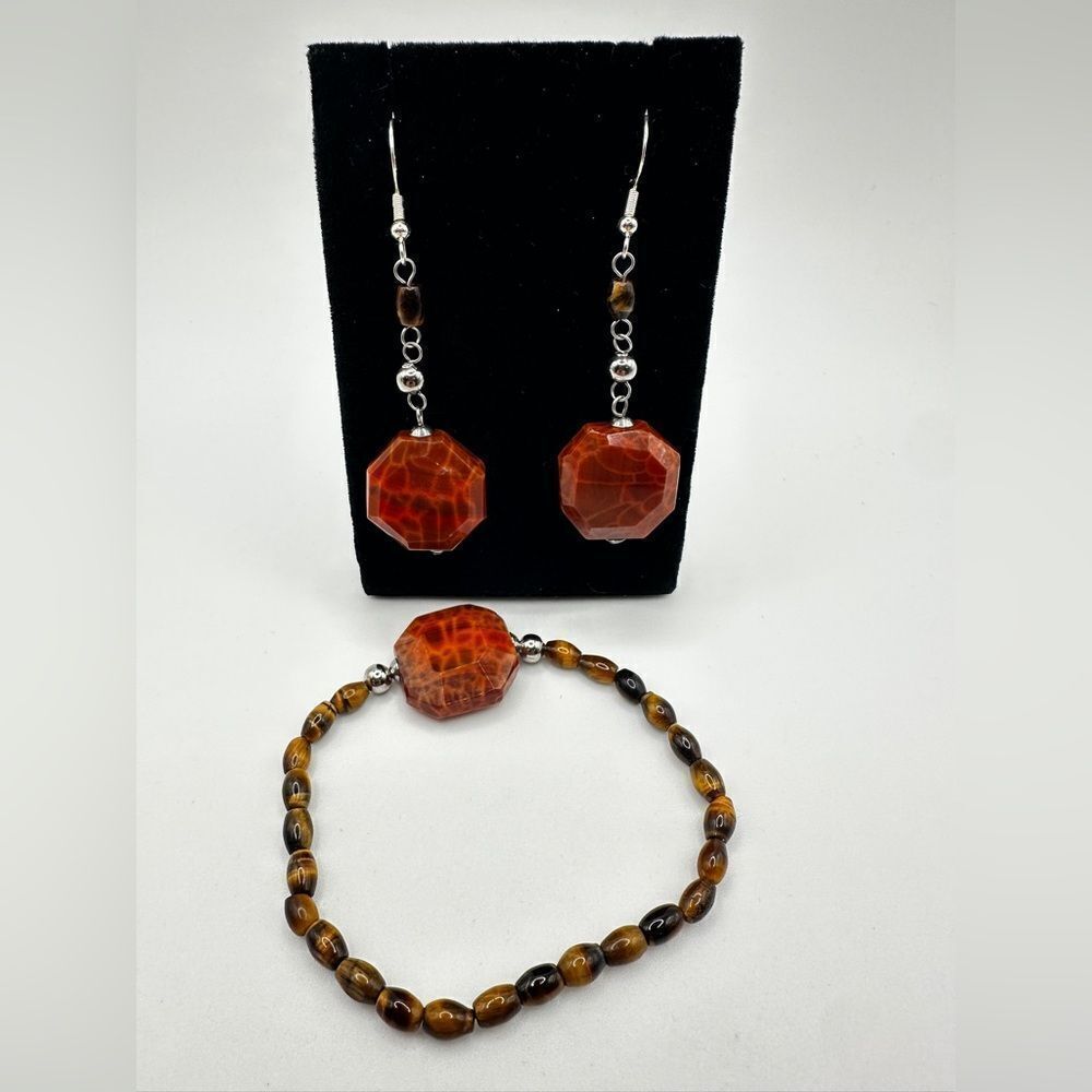 Fire agate stone, tigers eye in silver tone earrings and‎ stretch bracelet set!
